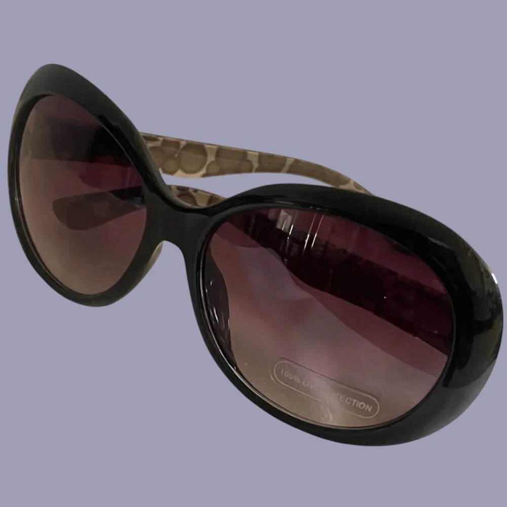 Circle Accent Oval Shaped Women's Fashion Sunglasses - 100% UV Protection